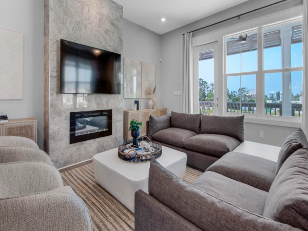 4 Bedroom Luxury House across the road from Beach access