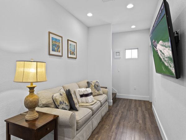 Miramar Vacation Home Sleeps 27 Guests