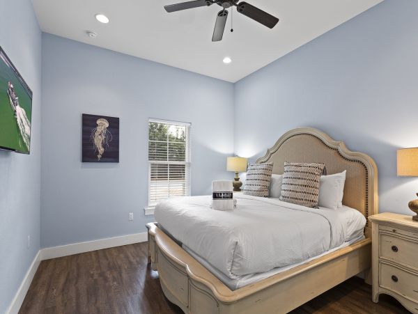 Miramar Vacation Home Sleeps 27 Guests