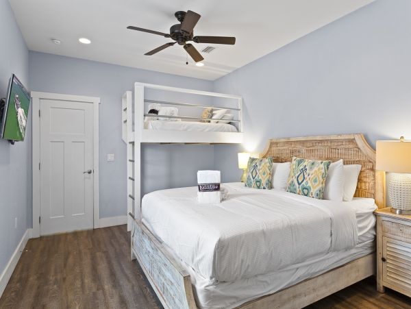 Miramar Vacation Home Sleeps 27 Guests