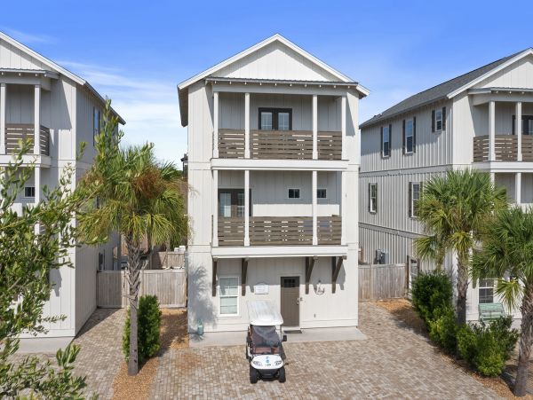Miramar Vacation Home Sleeps 27 Guests