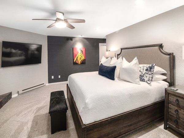Short Walk to Chair Lift Five bedroom Vail
