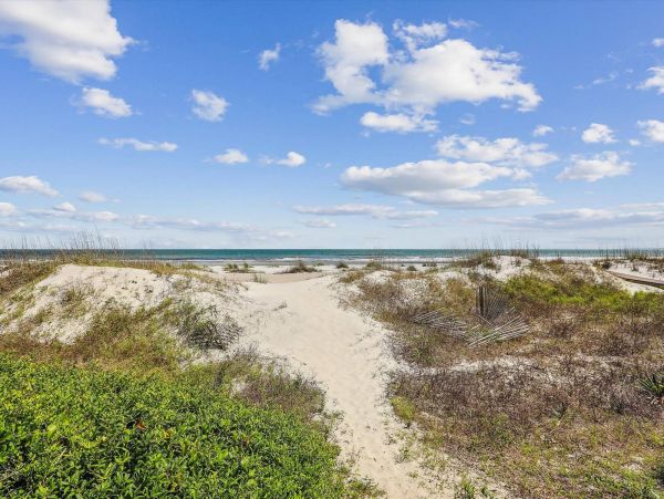 Daufuskie Island Vacation Home Six Bedroom Steps to Beach