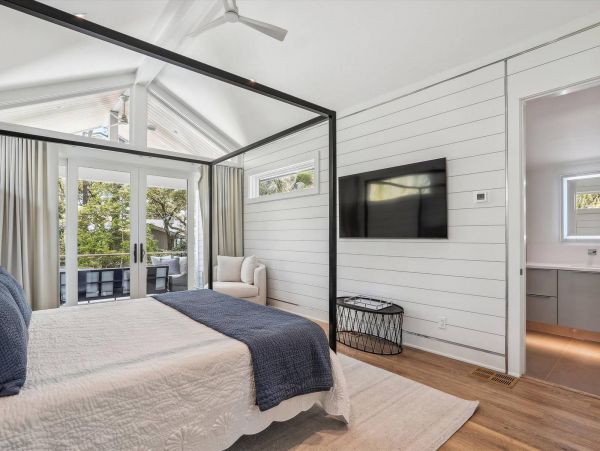 Daufuskie Island Vacation Home Six Bedroom Steps to Beach