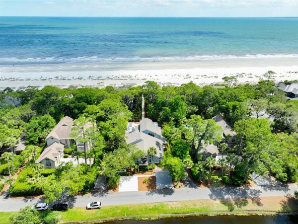Daufuskie Island Vacation Home Six Bedroom Steps to Beach