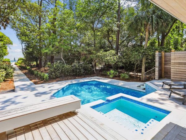 Daufuskie Island Vacation Home Six Bedroom Steps to Beach
