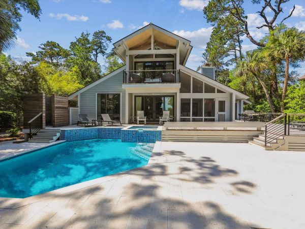 Daufuskie Island Vacation Home Six Bedroom Steps to Beach