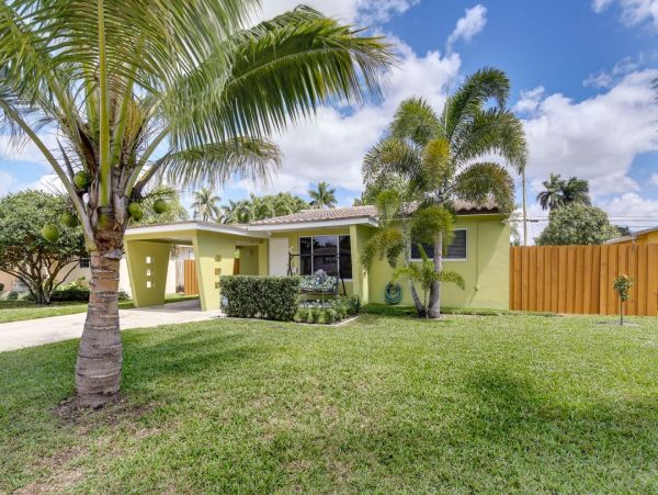 Cozy Two Bedroom Vacation Home in Hollywood