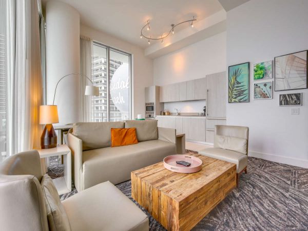 Gorgeous Condo with Amazing Amenities in Hollywood Beach