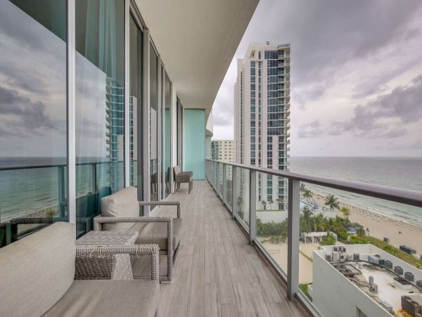 Gorgeous Condo with Amazing Amenities in Hollywood Beach