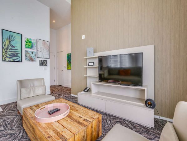 Gorgeous Condo with Amazing Amenities in Hollywood Beach