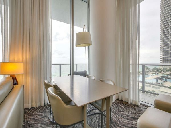 Gorgeous Condo with Amazing Amenities in Hollywood Beach