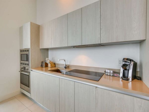 Gorgeous Condo with Amazing Amenities in Hollywood Beach