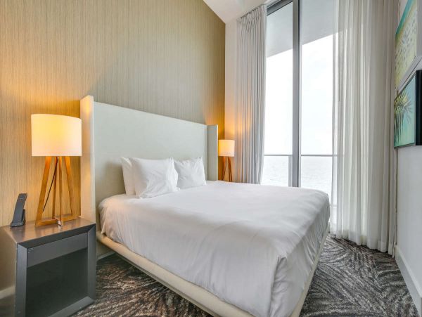 Gorgeous Condo with Amazing Amenities in Hollywood Beach