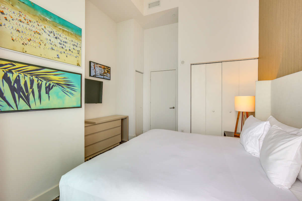 Gorgeous Condo with Amazing Amenities in Hollywood Beach