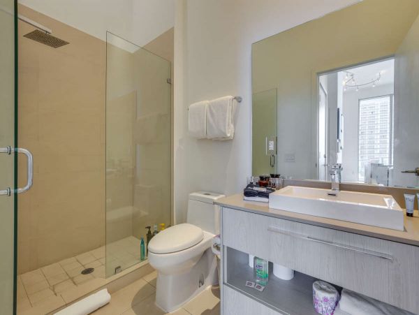 Gorgeous Condo with Amazing Amenities in Hollywood Beach