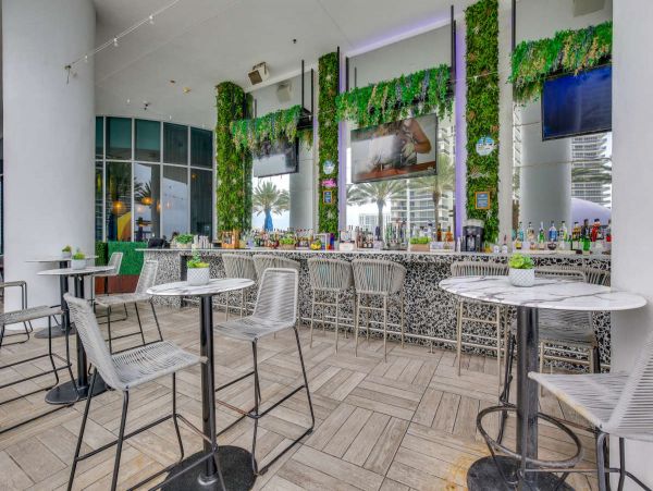 Gorgeous Condo with Amazing Amenities in Hollywood Beach
