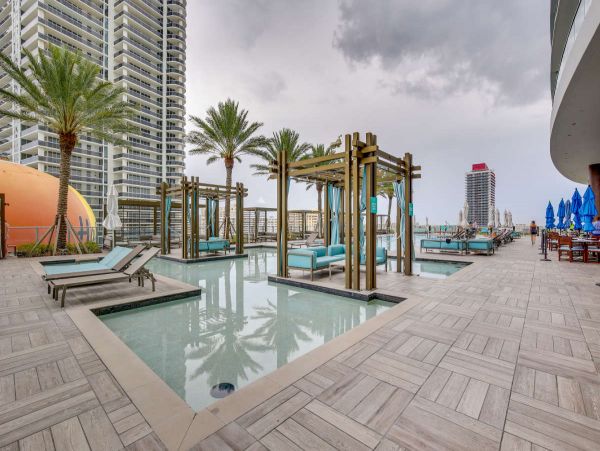Gorgeous Condo with Amazing Amenities in Hollywood Beach