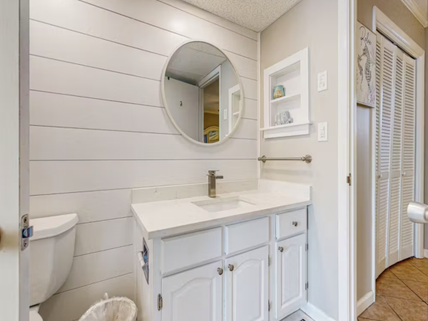 Inviting Destin Condo with Dock Pool Hot Tub & Private Beach