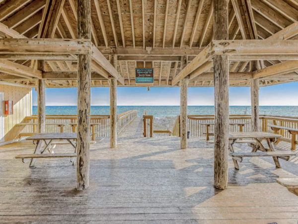 Inviting Destin Condo with Dock Pool Hot Tub & Private Beach