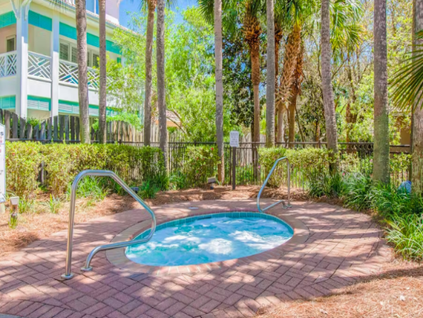 Four bedroom Home near the beach with pool access