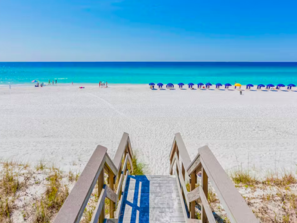 Four bedroom Home near the beach with pool access