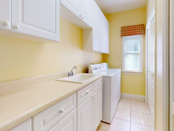 Four bedroom Home near the beach with pool access