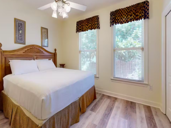 Four bedroom Home near the beach with pool access