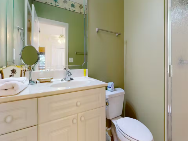 Four bedroom Home near the beach with pool access