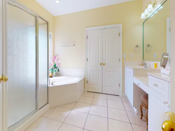 Four bedroom Home near the beach with pool access