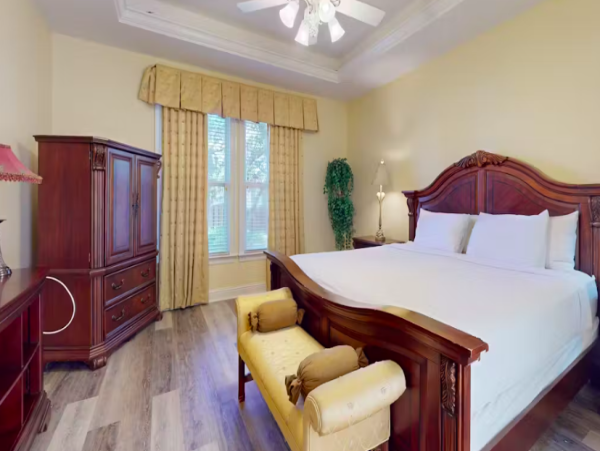 Four bedroom Home near the beach with pool access
