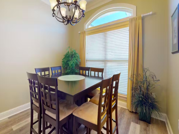 Four bedroom Home near the beach with pool access