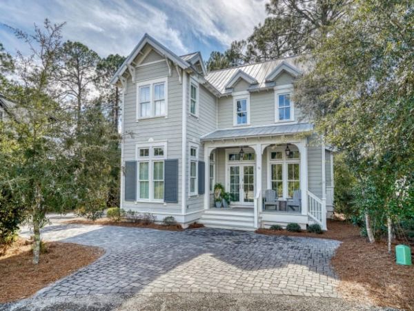 Luxury Four Bedroom Vacation Home with Shared Pool in Seagrove Beach