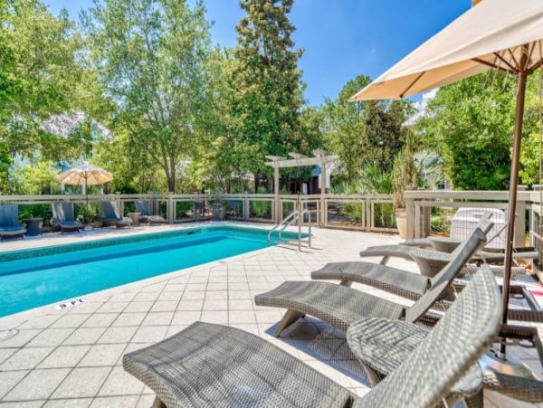 Luxury Four Bedroom Vacation Home with Shared Pool in Seagrove Beach