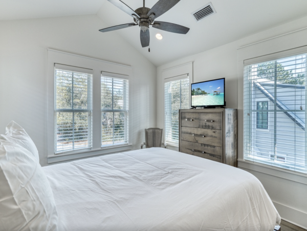 Luxury Four Bedroom Vacation Home with Shared Pool in Seagrove Beach