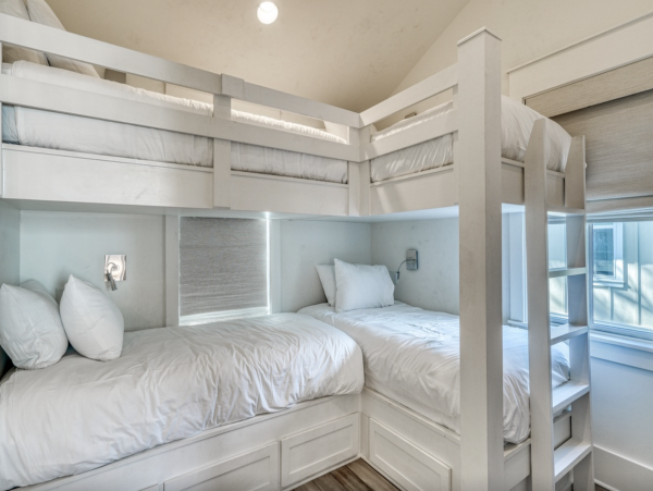 Luxury Four Bedroom Vacation Home with Shared Pool in Seagrove Beach