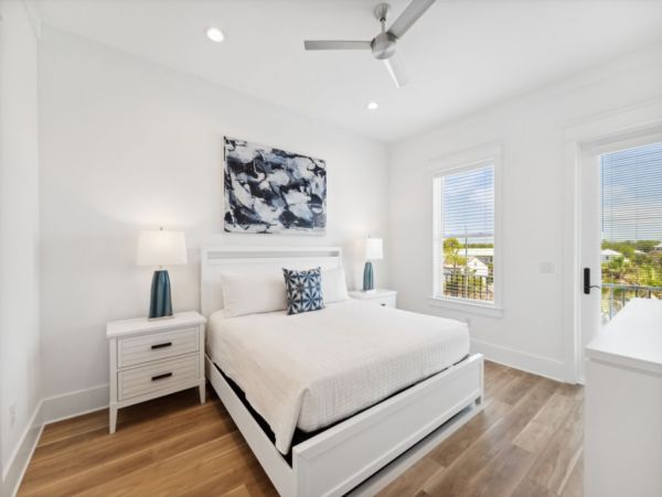 Miramar Vacation Home Seven Bedroom Walk to Beach