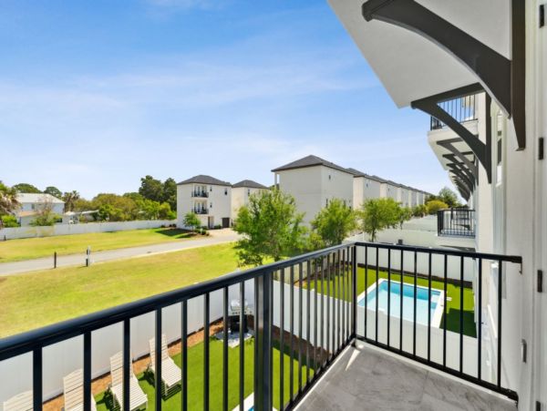 Miramar Vacation Home Seven Bedroom Walk to Beach
