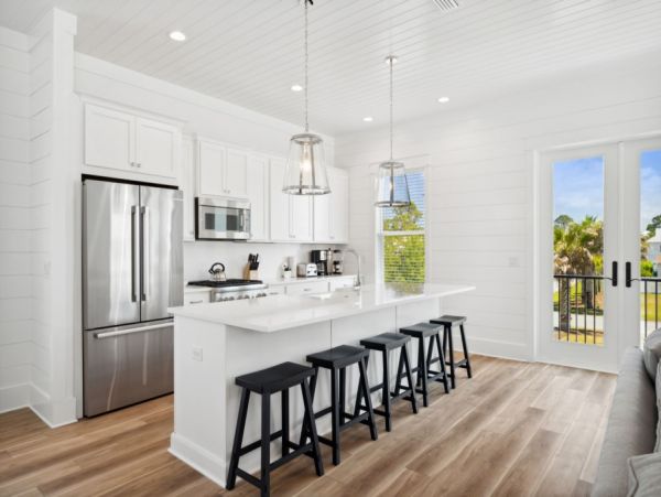 Miramar Vacation Home Seven Bedroom Walk to Beach
