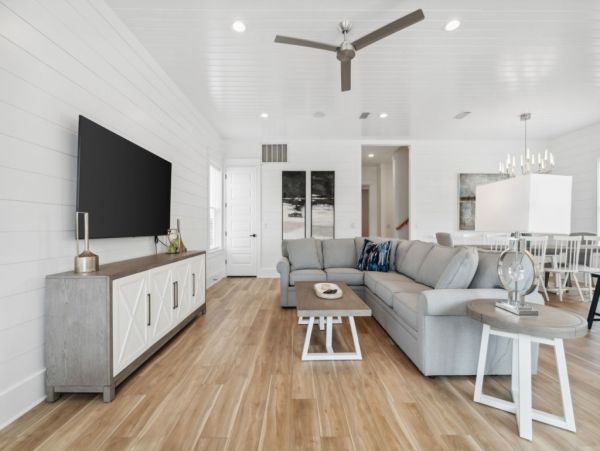 Miramar Vacation Home Seven Bedroom Walk to Beach