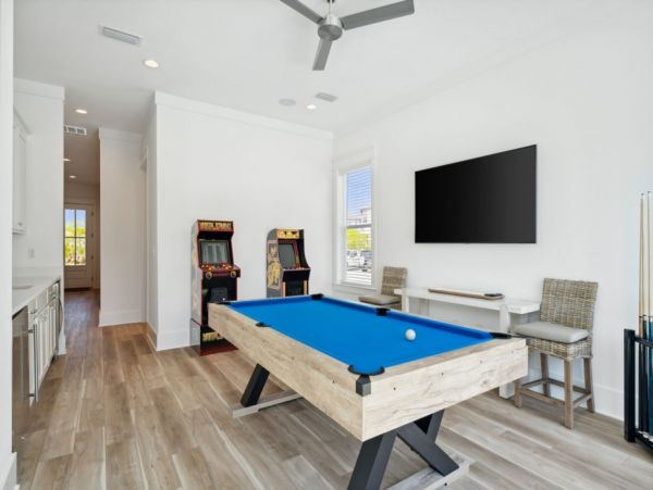 Miramar Vacation Home Seven Bedroom Walk to Beach