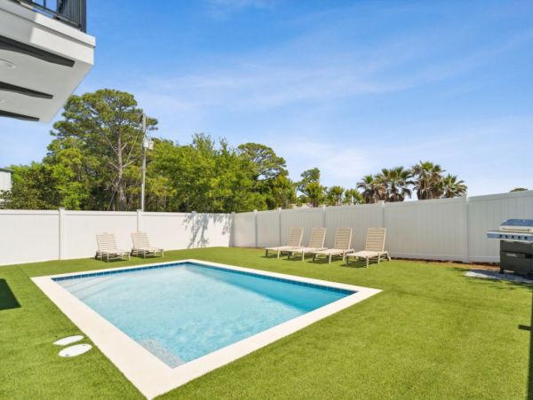 Miramar Vacation Home Seven Bedroom Walk to Beach