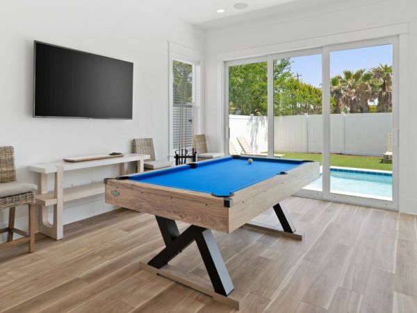 Miramar Vacation Home Seven Bedroom Walk to Beach