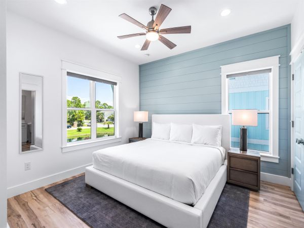 Miramar Vacation Home Seven Bedroom Walk to Beach