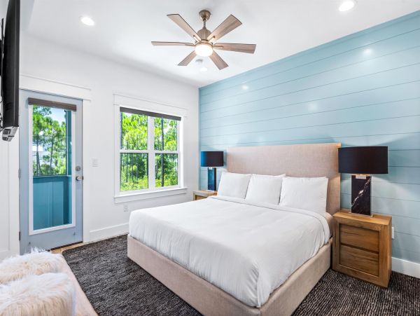 Miramar Vacation Home Seven Bedroom Walk to Beach
