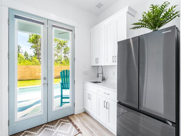 Miramar Vacation Home Seven Bedroom Walk to Beach