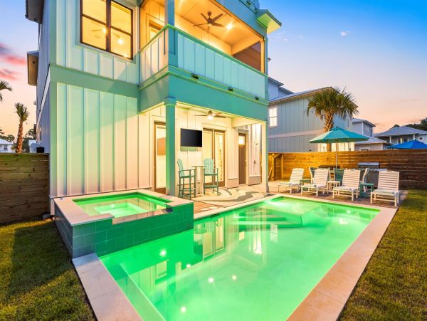 Miramar Vacation Home Seven Bedroom Walk to Beach