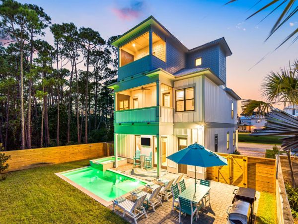 Miramar Vacation Home Seven Bedroom Walk to Beach