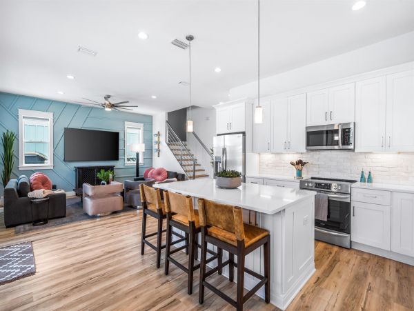 Miramar Vacation Home Seven Bedroom Walk to Beach