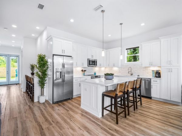 Miramar Vacation Home Seven Bedroom Walk to Beach